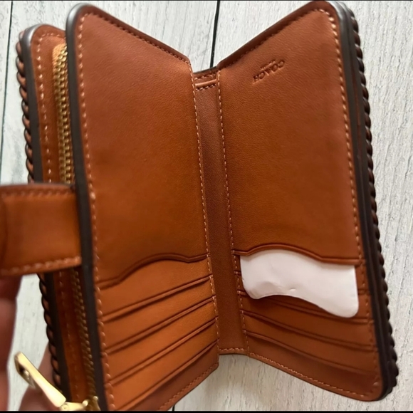 Coach Medium Wallet NWT - Picture 10 of 12